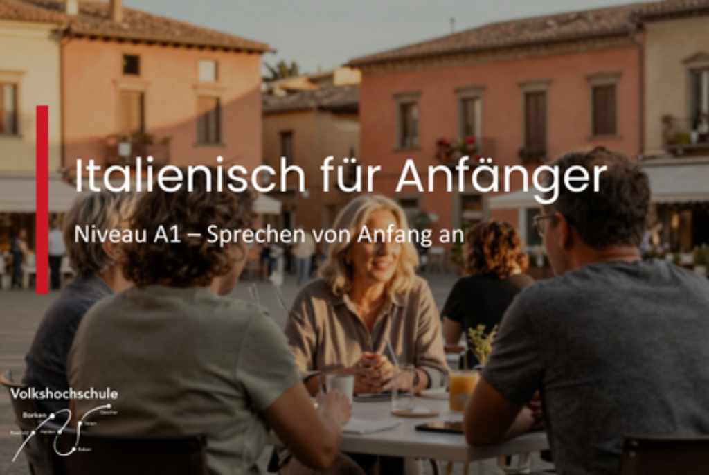 Drei Personen sitzen an einem Tisch im Freien vor einem Gebäude und unterhalten sich