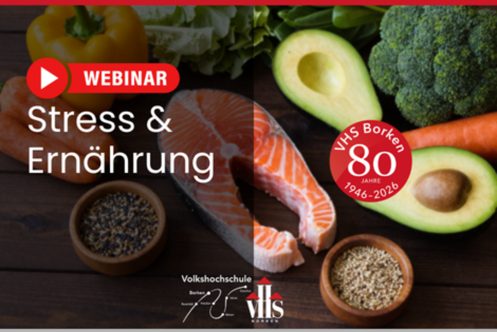 Verschiedene Lebensmittel wie Avocado, Lachs, Brokkoli, Karotte und Paprika auf einem Holztisch mit dem Text 'WEBINAR Stress & Ernährung' und einem roten Siegel 'VHS Borken 80 Jahre 1946-2026'