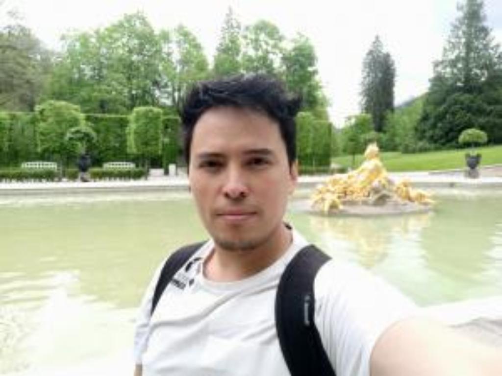 © ---